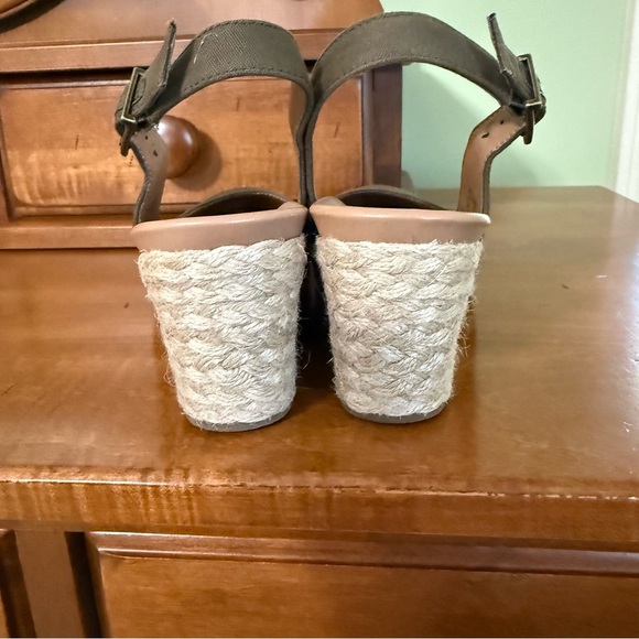 Vionic Corolina Olive Green canvas Wedge Shoes with Cushioned Insole - Picture 4 of 14